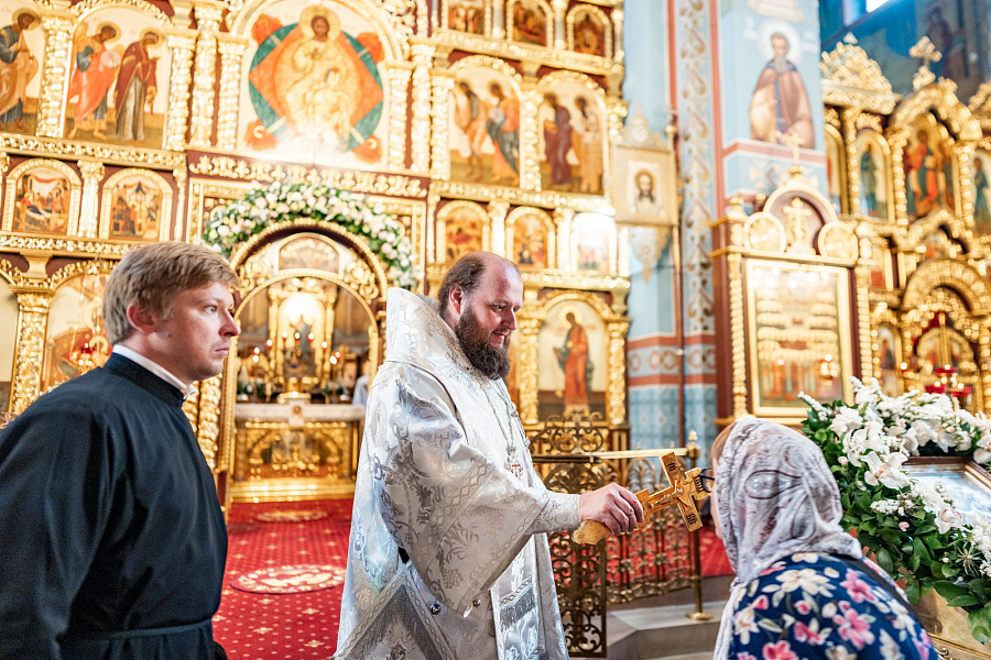 Первое архиерейское богослужение с участием сводного детского хора Подольской епархии в соборе Всех святых, в земле Русской просиявших города Домодедово
